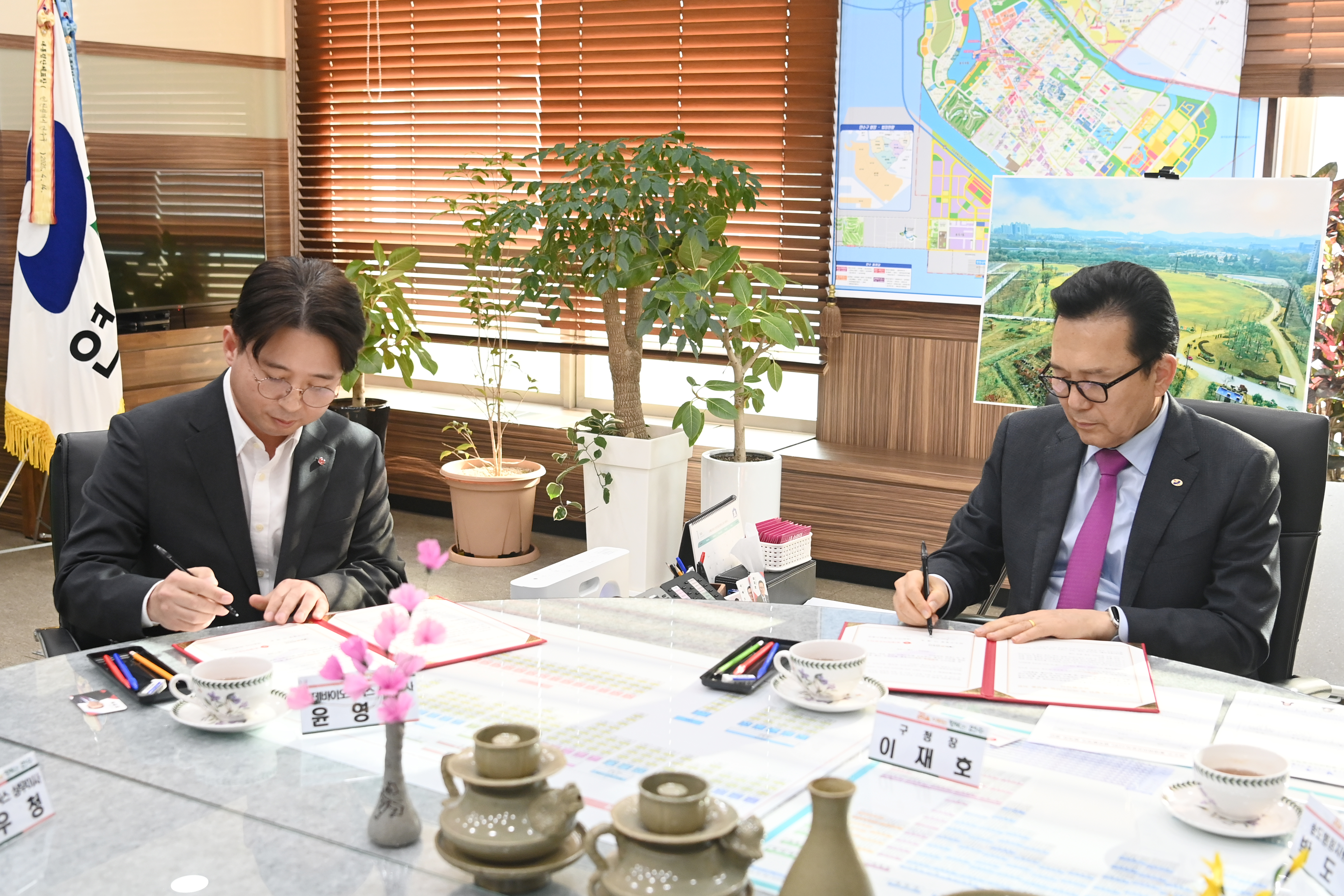 연수구가 글로벌 바이오 기업인 롯데바이오로직스와 손잡고 송도국제도시의 바이오산업 생태계 강화에 나섰다